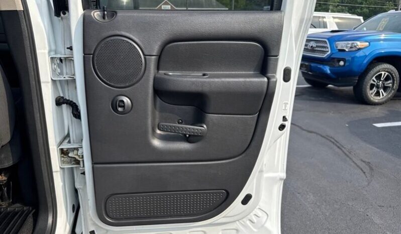 
								2005 Dodge Ram 1500 SLT full									