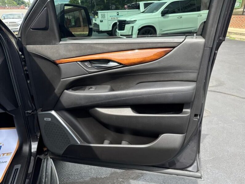
								2016 Cadillac Escalade Luxury full									