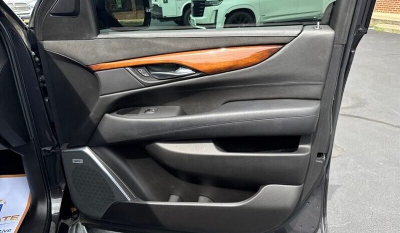 
								2016 Cadillac Escalade Luxury full									