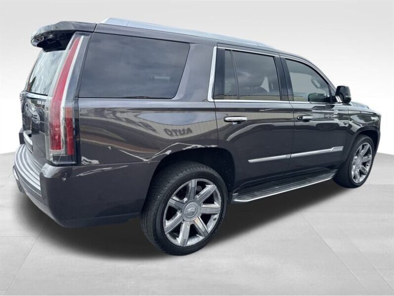 
								2016 Cadillac Escalade Luxury full									
