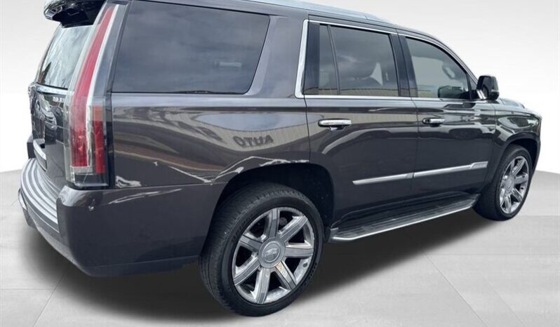 
								2016 Cadillac Escalade Luxury full									