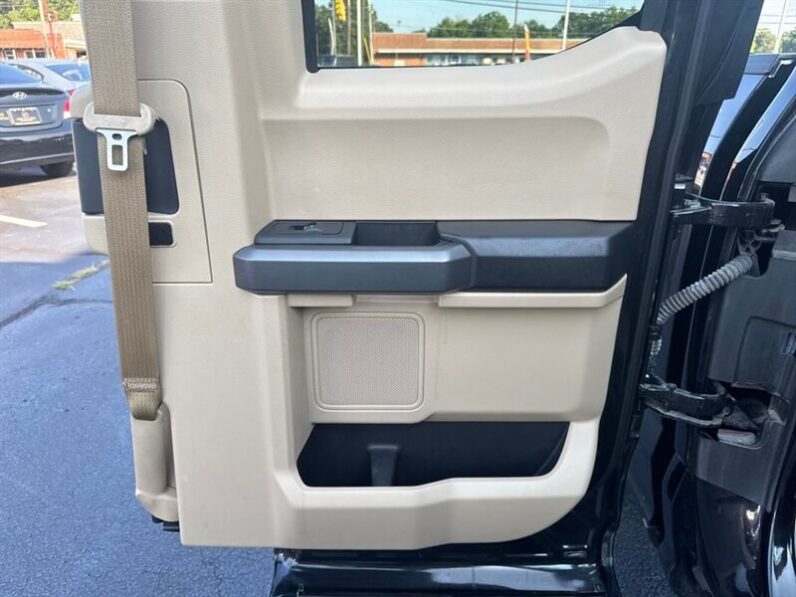 
								2015 Ford F-150 XLT full									