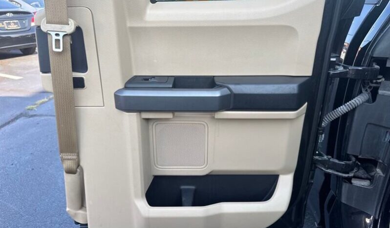 
								2015 Ford F-150 XLT full									