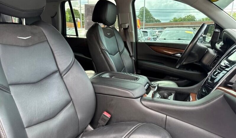 
								2016 Cadillac Escalade Luxury full									