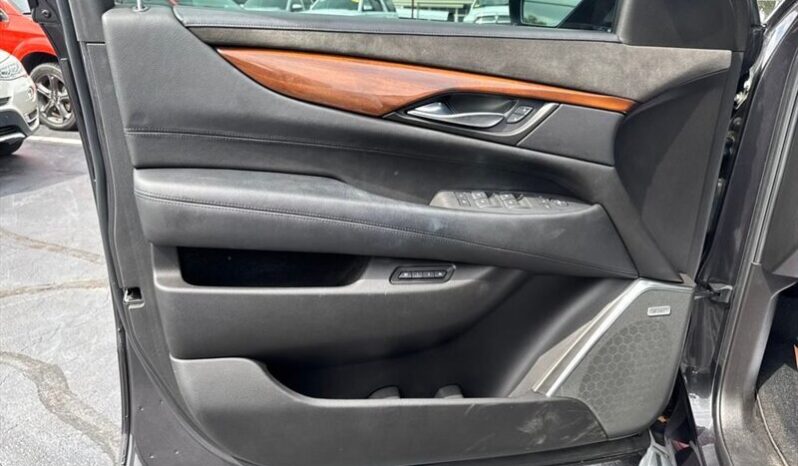 
								2016 Cadillac Escalade Luxury full									