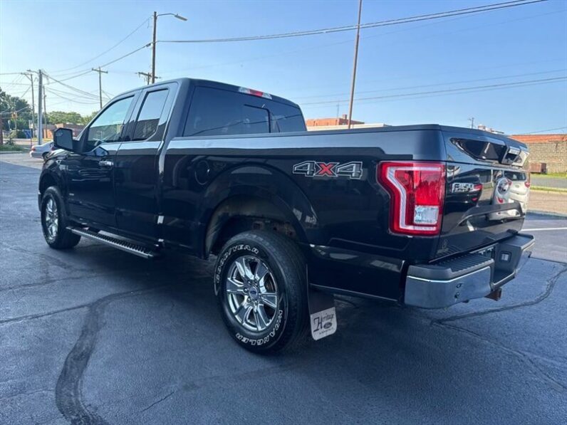 
								2015 Ford F-150 XLT full									