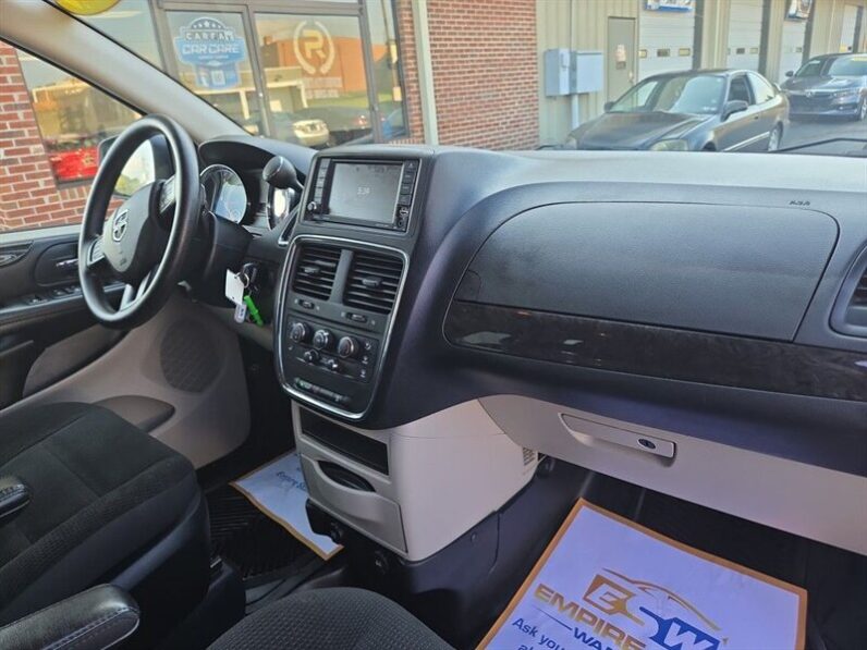 
								2019 Dodge Grand Caravan SE full									