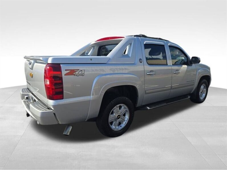 
								2013 Chevrolet Avalanche LT full									