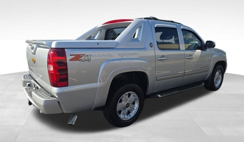 
								2013 Chevrolet Avalanche LT full									