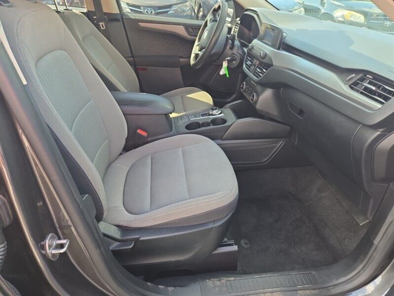 
								2020 Ford Escape S full									
