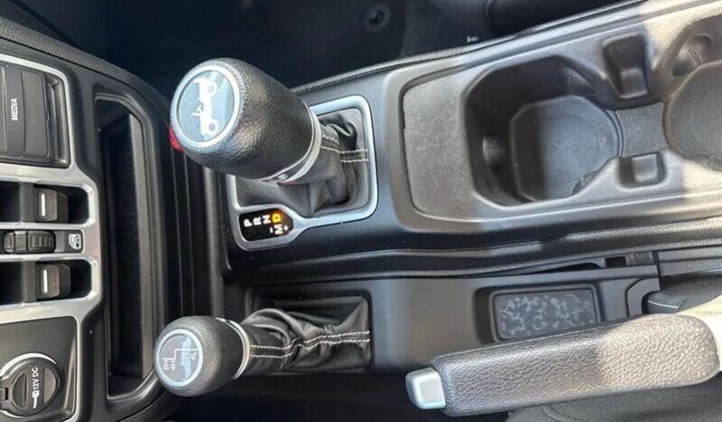 
								2018 Jeep Wrangler Unlimited Unlimited Sahara full									