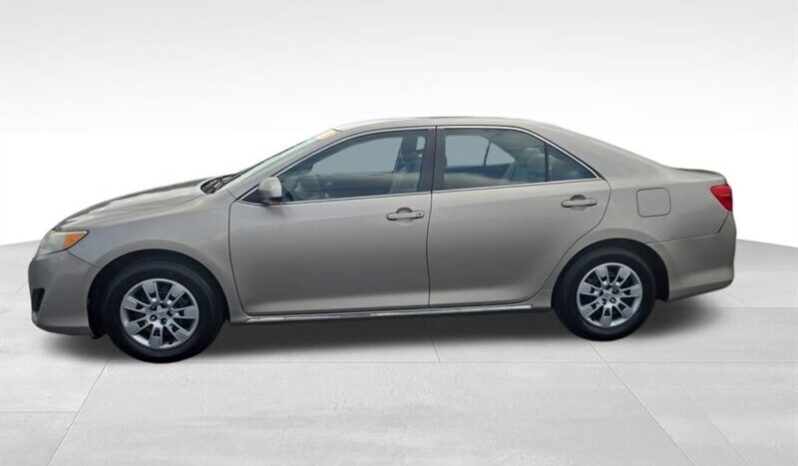 
								2013 Toyota Camry LE full									