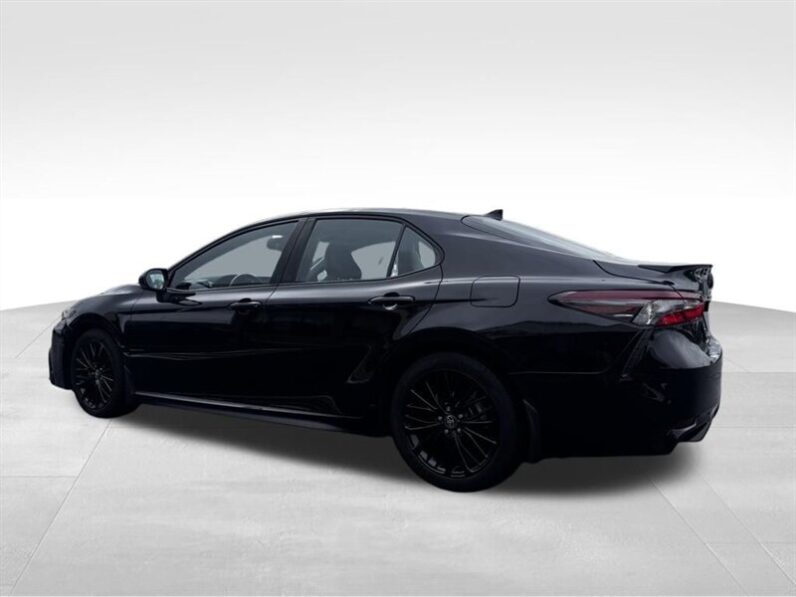 
								2022 Toyota Camry SE Nightshade full									
