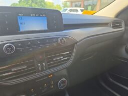 
										2020 Ford Escape S full									