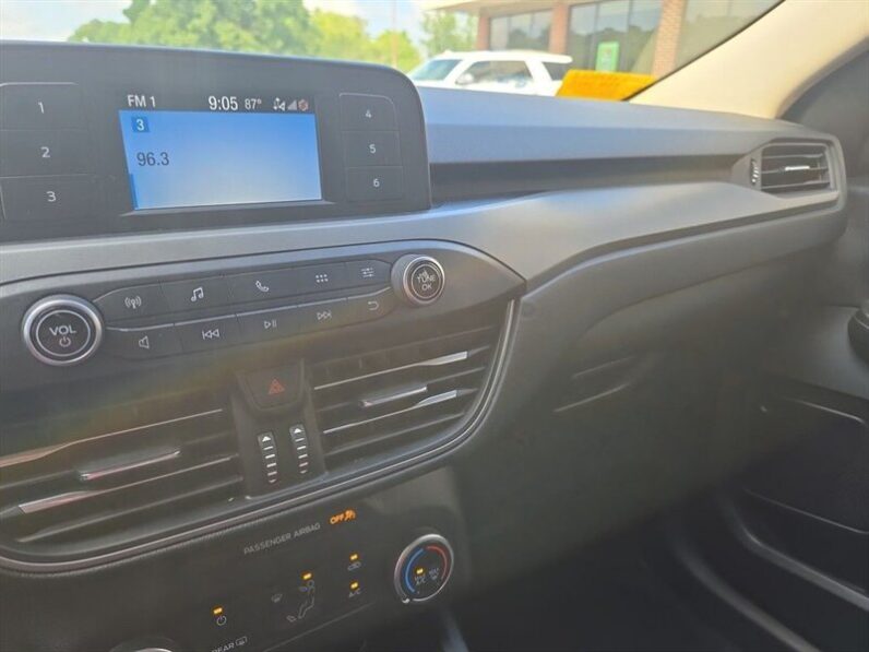 
								2020 Ford Escape S full									
