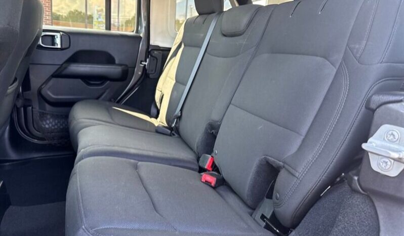
								2018 Jeep Wrangler Unlimited Unlimited Sahara full									
