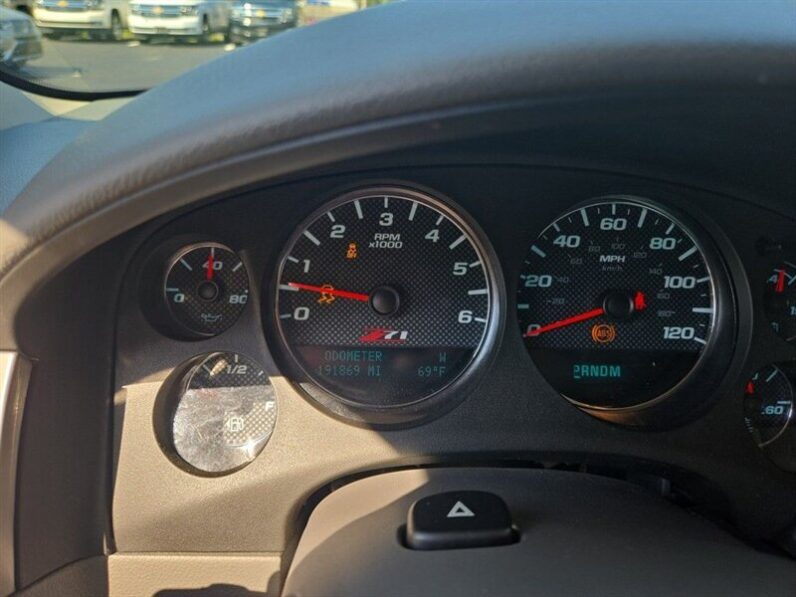 
								2013 Chevrolet Avalanche LT full									