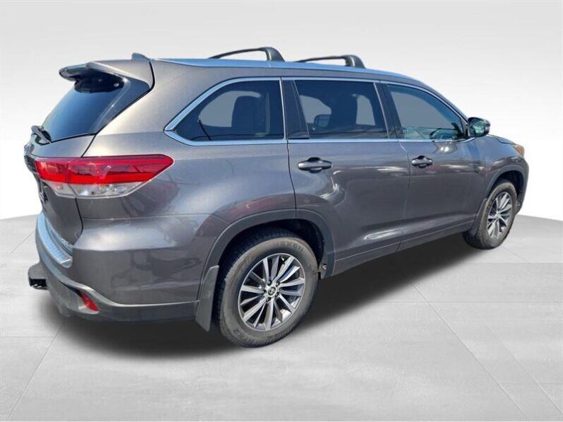 
								2017 Toyota Highlander XLE full									