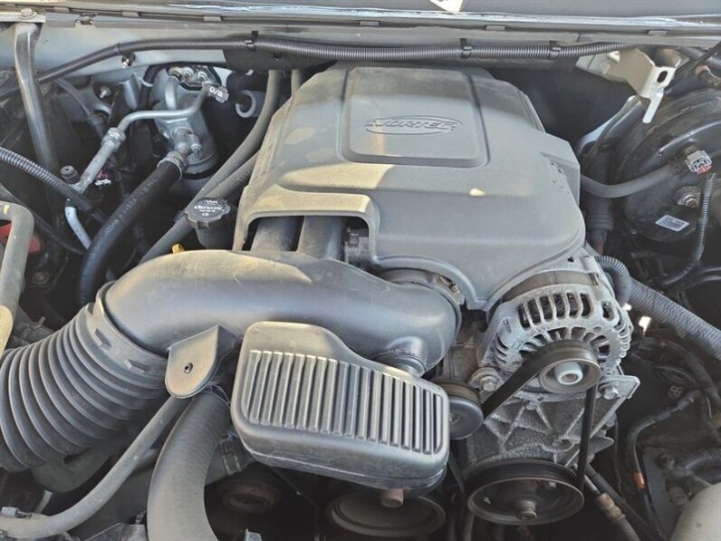 
								2013 Chevrolet Avalanche LT full									
