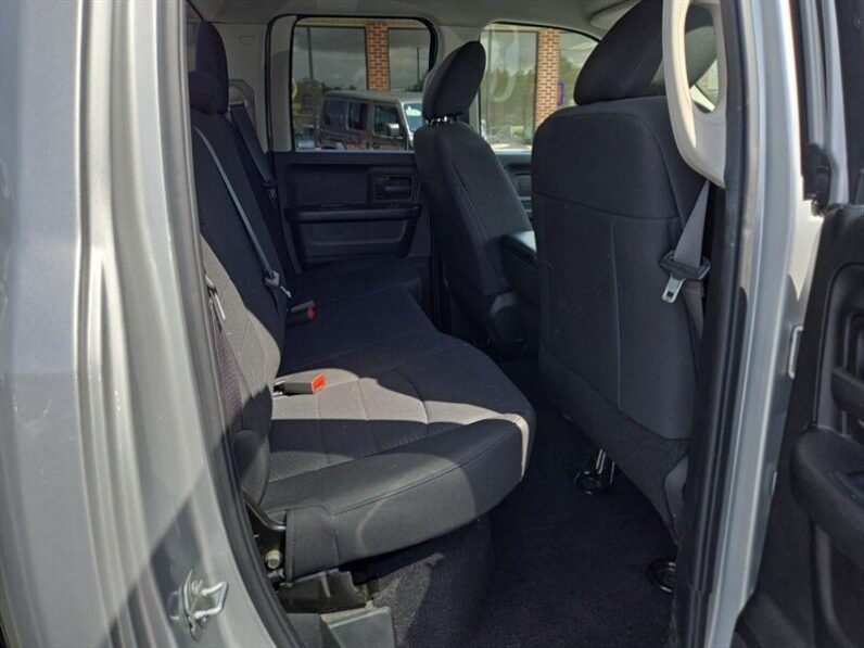 
								2019 RAM 1500 Classic Express full									