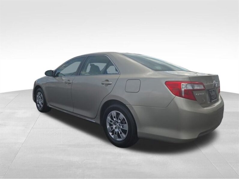 
								2013 Toyota Camry LE full									