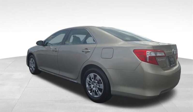 
								2013 Toyota Camry LE full									