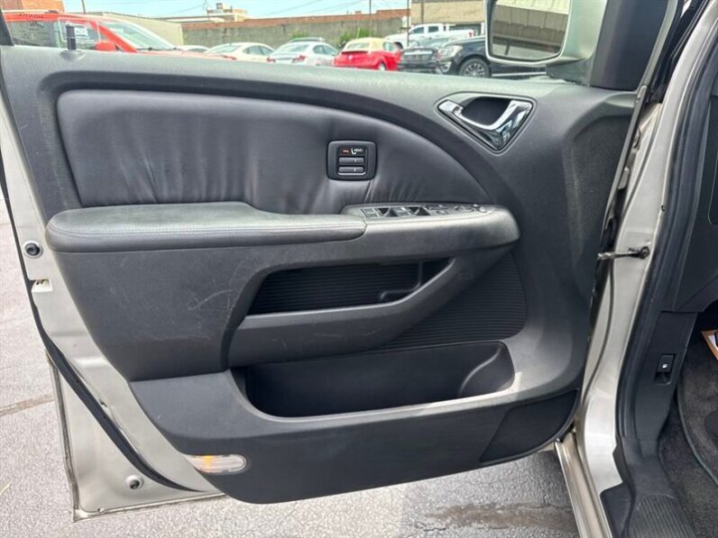 
								2005 Honda Odyssey Touring full									