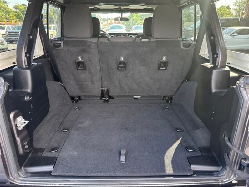 
								2018 Jeep Wrangler Unlimited Unlimited Sahara full									