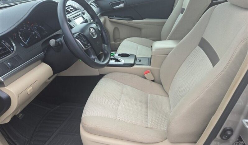 
								2013 Toyota Camry LE full									