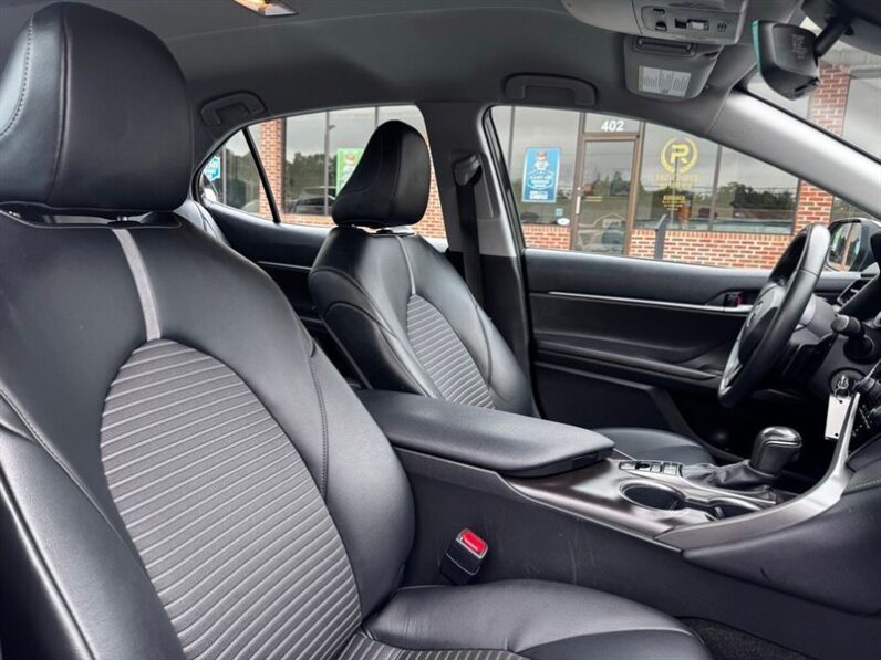 
								2022 Toyota Camry SE Nightshade full									