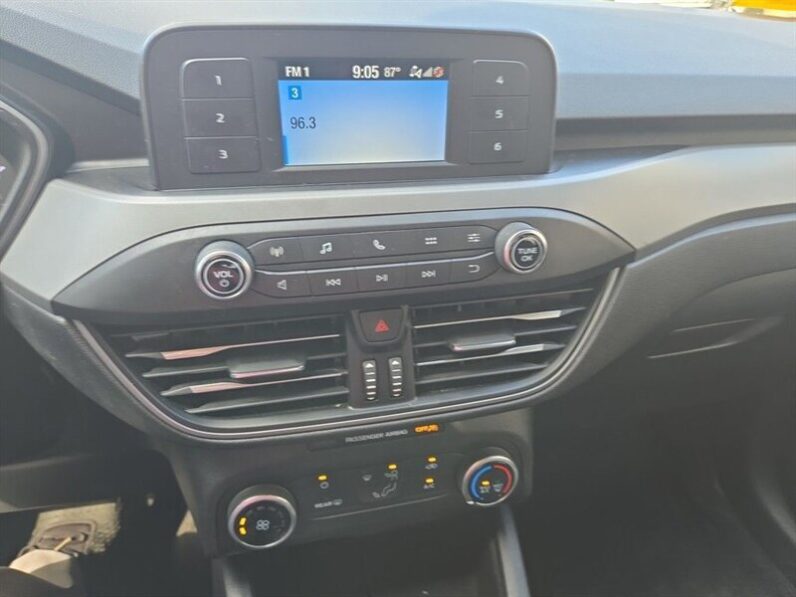 
								2020 Ford Escape S full									
