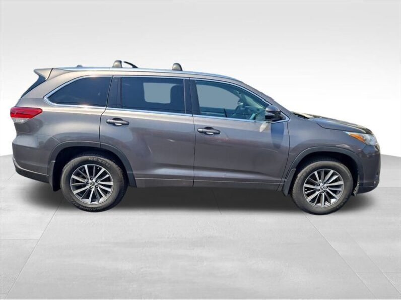 
								2017 Toyota Highlander XLE full									