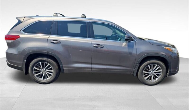 
								2017 Toyota Highlander XLE full									