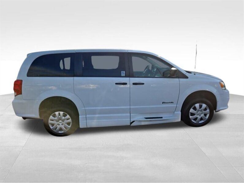 
								2019 Dodge Grand Caravan SE full									