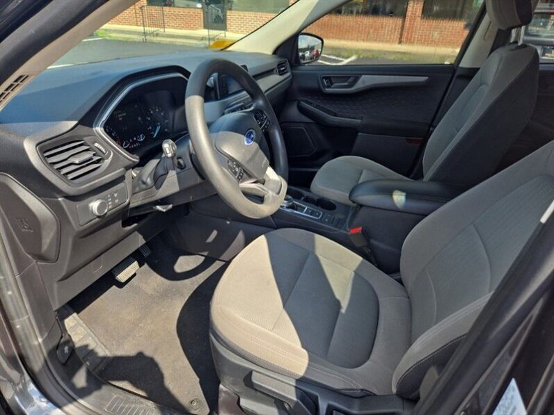 
								2020 Ford Escape S full									