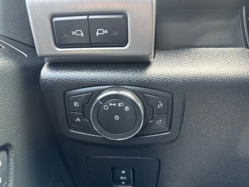 
								2015 Ford F-150 Platinum full									