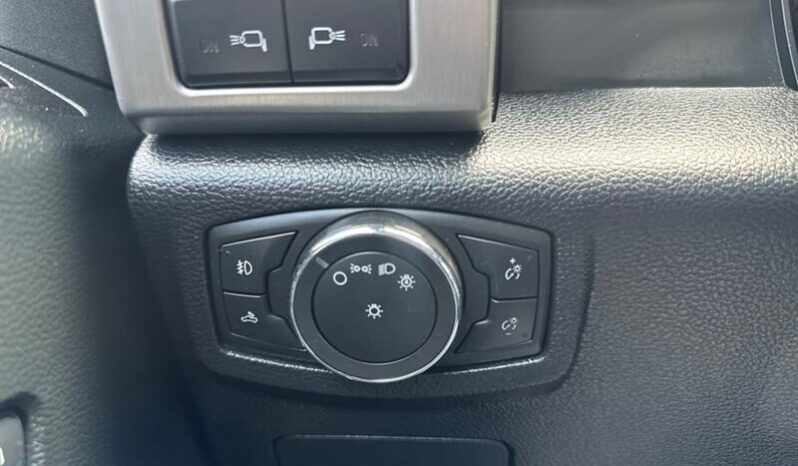 
								2015 Ford F-150 Platinum full									