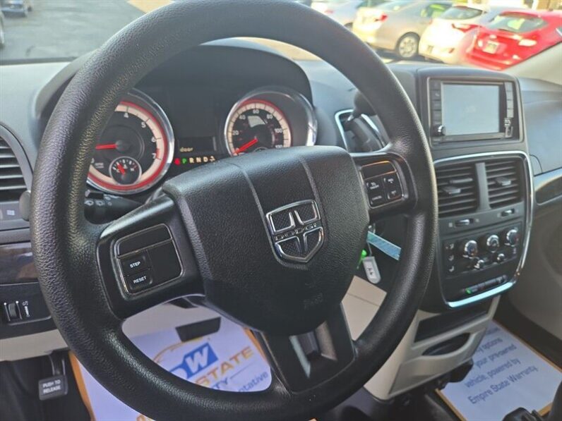 
								2019 Dodge Grand Caravan SE full									