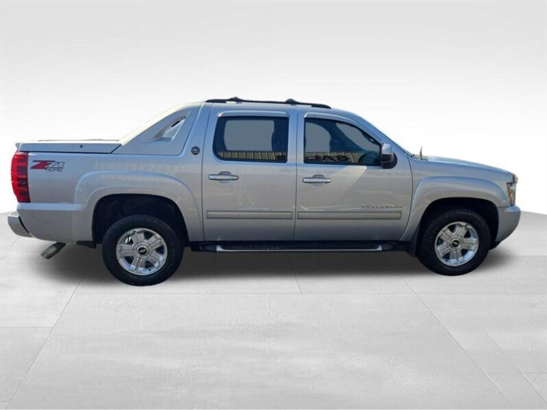 
								2013 Chevrolet Avalanche LT full									