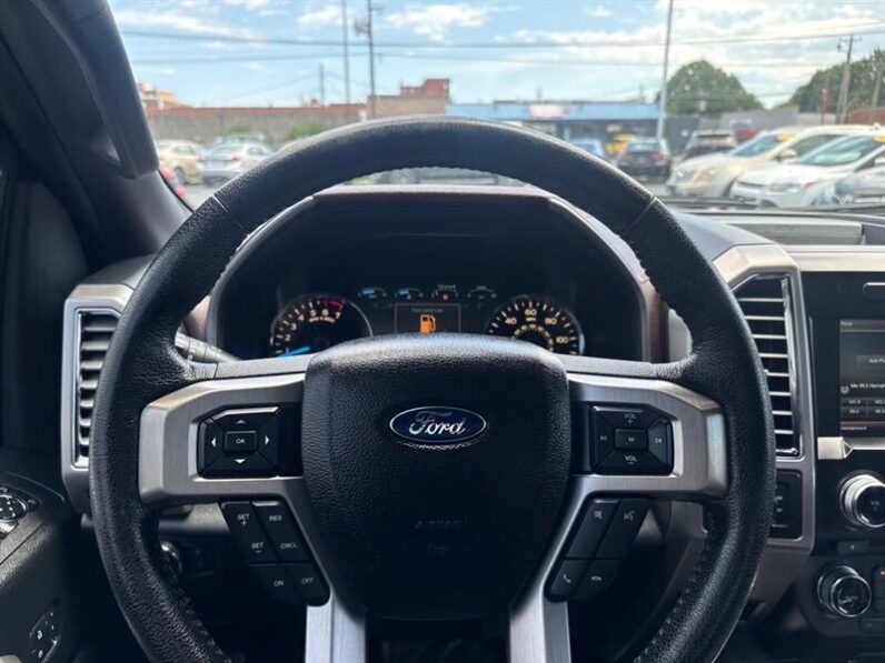 
								2015 Ford F-150 Platinum full									