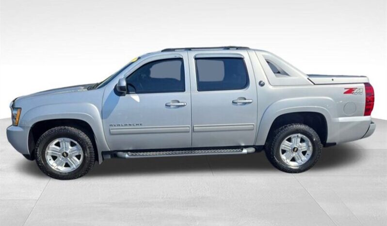 
								2013 Chevrolet Avalanche LT full									
