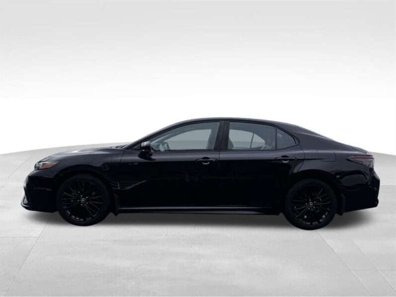 
								2022 Toyota Camry SE Nightshade full									