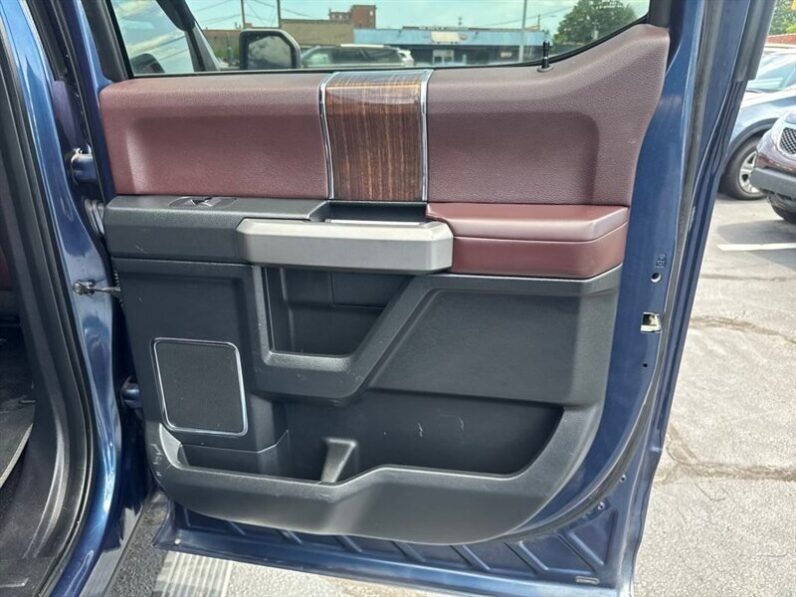 
								2015 Ford F-150 Platinum full									