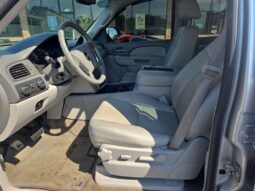 
										2013 Chevrolet Avalanche LT full									