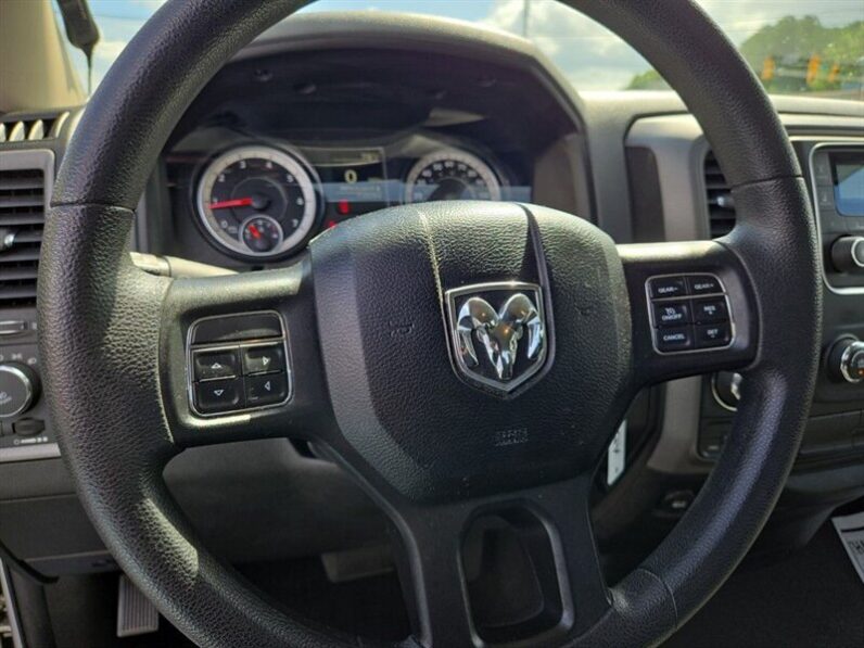 
								2019 RAM 1500 Classic Express full									