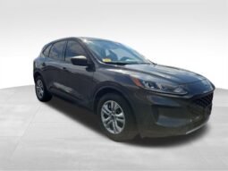
										2020 Ford Escape S full									