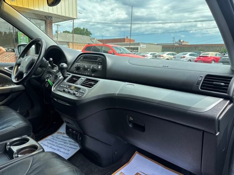 
								2005 Honda Odyssey Touring full									