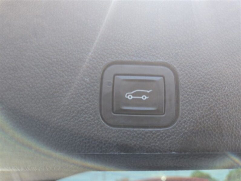 
								2016 Cadillac SRX Performance full									