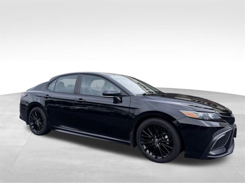 
								2022 Toyota Camry SE Nightshade full									