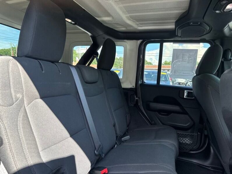 
								2018 Jeep Wrangler Unlimited Unlimited Sahara full									